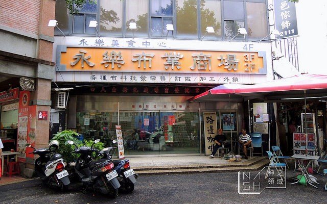 永乐市场很大的~所以到底刚从哪边进去找油饭店呢?